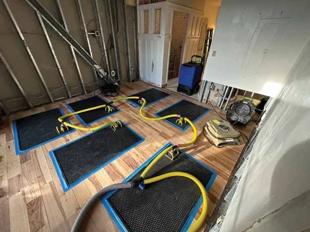 Floor drying mats extracting trapped moisture